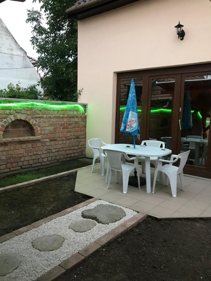 Buebaj Vendeghaz Hotel Eger Exterior foto
