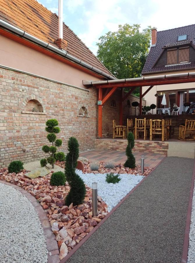 Buebaj Vendeghaz Hotel Eger Exterior foto