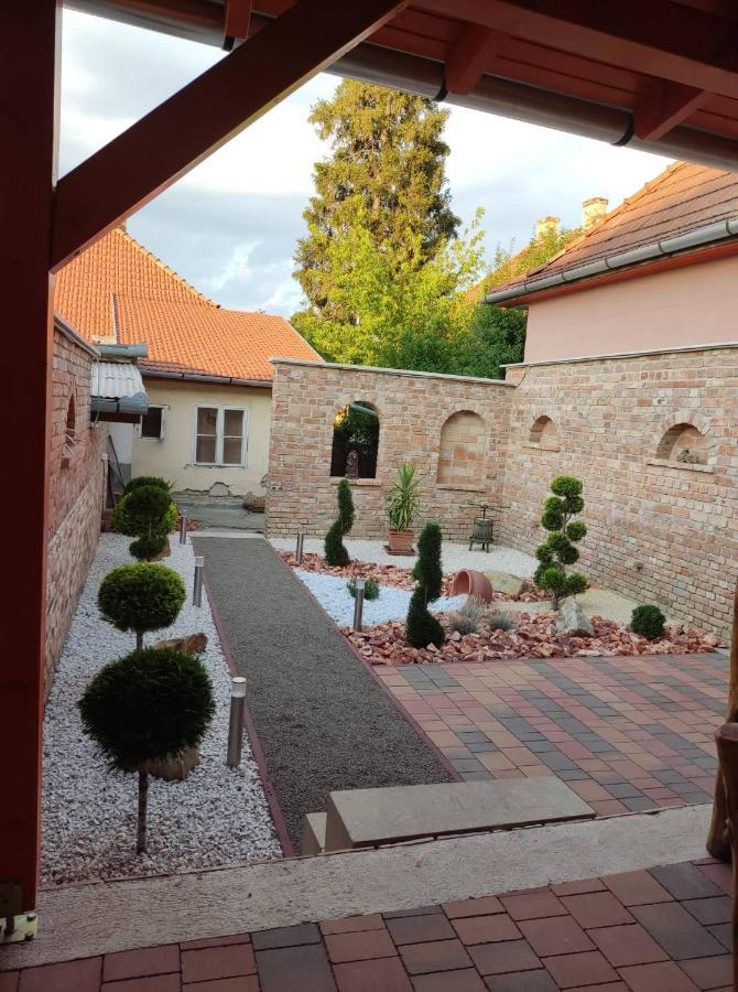 Buebaj Vendeghaz Hotel Eger Exterior foto