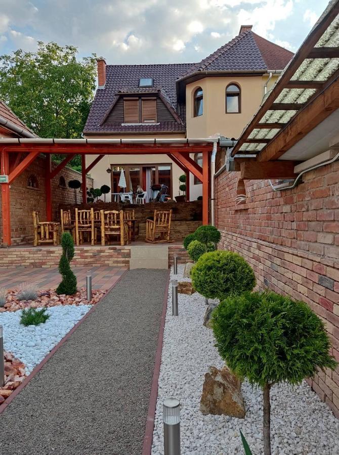 Buebaj Vendeghaz Hotel Eger Exterior foto